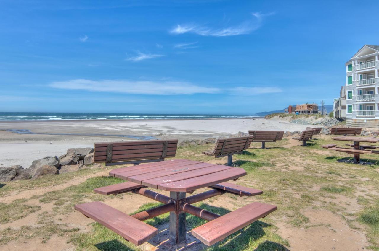 On The Rocks Villa Rockaway Beach Exterior photo